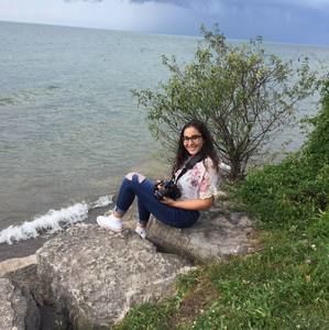 Meet your Posher, Mona